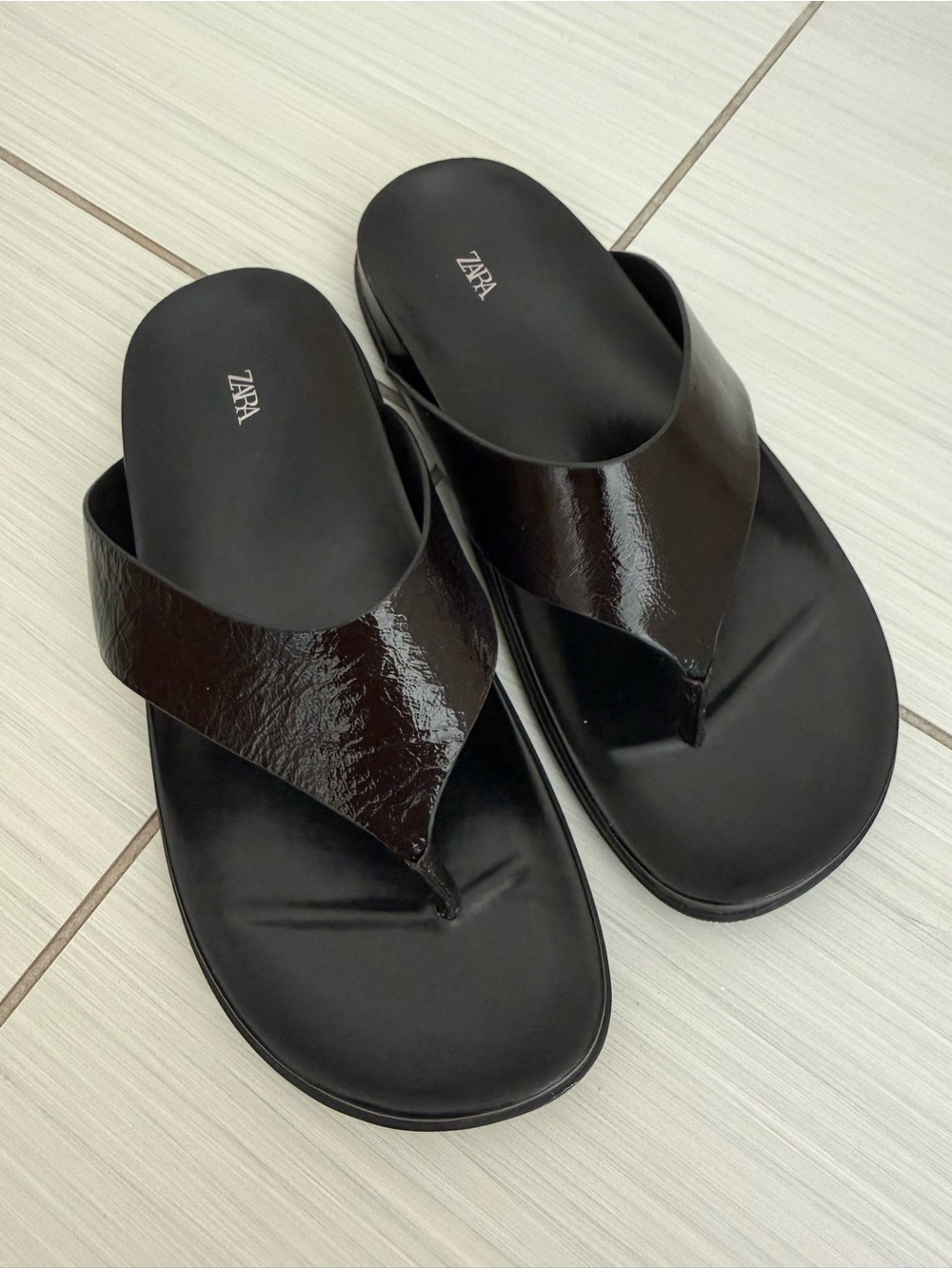 ZARA Women's Glossy Black Leather Slide Thong Sandals - Picture 1 of 3